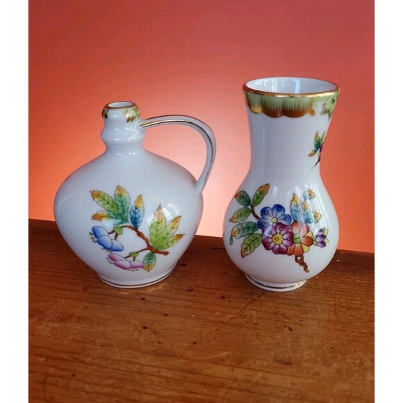 Vtg 2 Herend Hungary Porcelain Queen Victoria Mini Vases Butterflies And Flowers - Picture 2 of 11